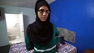 arab teen ho luring two dicks in da mouth at da same time